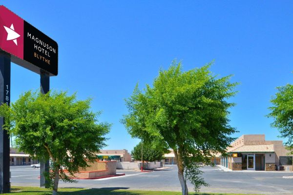 M STAR INN AND SUITES BLYTHE (Blythe)